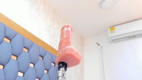 crystal_sm online show from March 8, 2026, 3:27 pm