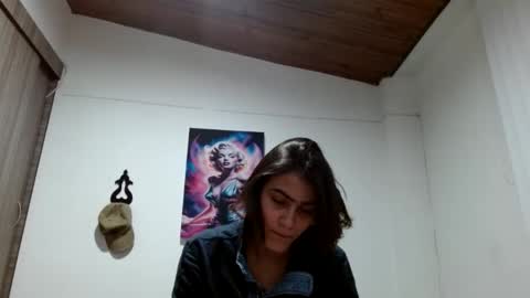 Snapshot of crystal_starx chatting on May 27, 2026, 10:23 am Crystal Blaze online show from May 27, 2026, 10:23 am