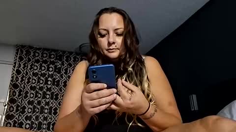 Snapshot of crystalbarbie214 chatting on December 2, 2025, 9:14 am crystalbarbie214 online show from December 2, 2025, 9:14 am