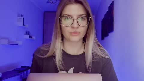 Snapshot of crystalblush01 chatting on May 5, 2026, 11:29 am crystalblush01 online show from May 5, 2026, 11:29 am