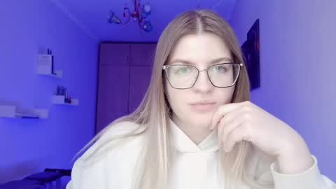 Snapshot of crystalblush01 chatting on May 6, 2026, 4:01 pm crystalblush01 online show from May 6, 2026, 4:01 pm