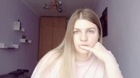 Snapshot of crystalblush01 chatting on May 8, 2026, 10:31 am crystalblush01 online show from May 8, 2026, 10:31 am