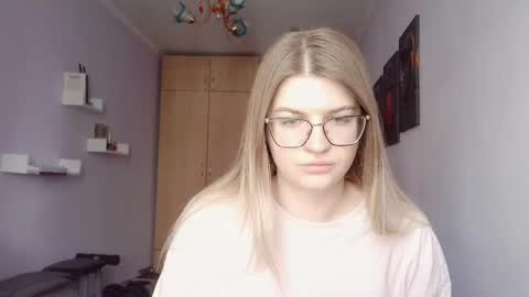 Snapshot of crystalblush01 chatting on May 9, 2026, 8:30 am crystalblush01 online show from May 9, 2026, 8:30 am