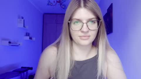 Snapshot of crystalblush01 chatting on May 10, 2026, 10:09 am crystalblush01 online show from May 10, 2026, 10:09 am