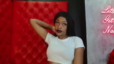 Crystal online show from November 17, 2025, 9:31 pm