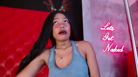 Crystal online show from December 22, 2025, 8:39 pm