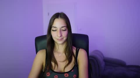 Snapshot of crystalbrunette18 chatting on June 1, 2026, 7:37 pm Crystalbrunette18 online show from June 1, 2026, 7:37 pm