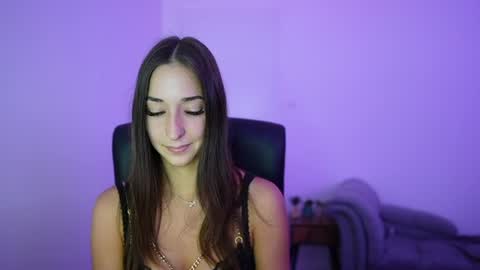 Crystalbrunette18 online show from June 14, 2026, 6:32 pm