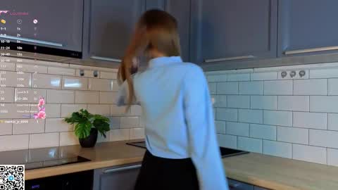 Snapshot of crystaldiva01 chatting on December 15, 2025, 6:17 am Diva online show from December 15, 2025, 6:17 am