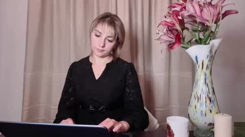 Snapshot of crystalfever_ chatting on July 11, 2026, 8:22 pm Mary online show from July 11, 2026, 8:22 pm