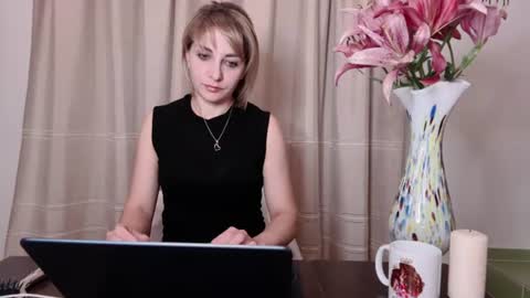 Snapshot of crystalfever_ chatting on July 12, 2026, 8:33 pm Mary online show from July 12, 2026, 8:33 pm