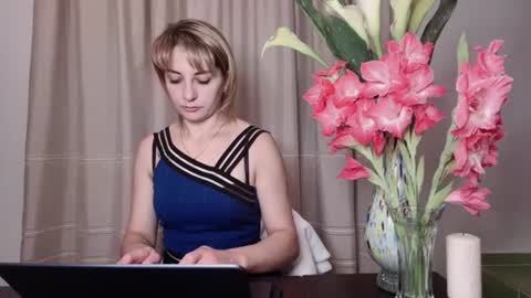 Snapshot of crystalfever_ chatting on July 22, 2026, 8:44 pm Mary online show from July 22, 2026, 8:44 pm