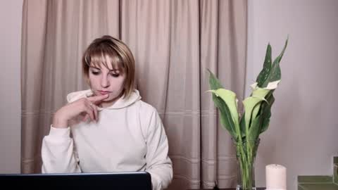 Snapshot of crystalfever_ chatting on July 28, 2026, 8:45 pm Mary online show from July 28, 2026, 8:45 pm