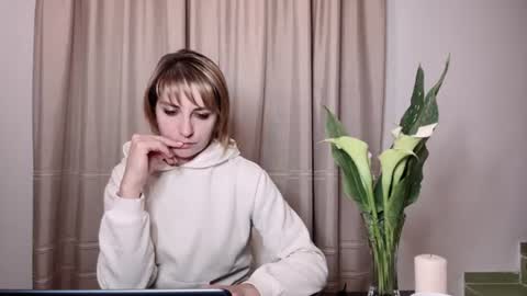 Snapshot of crystalfever_ chatting on July 28, 2026, 8:52 pm Mary online show from July 28, 2026, 8:52 pm