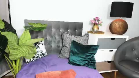 Crystal online show from June 27, 2026, 4:39 am