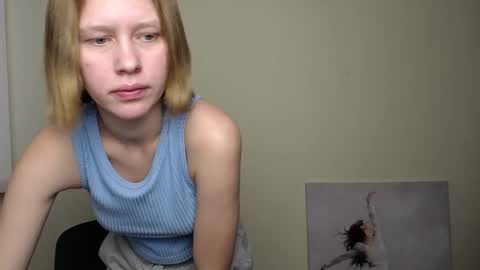 Snapshot of crystalgirl__ chatting on December 5, 2024, 10:12 am Stella online show from December 5, 2024, 10:12 am