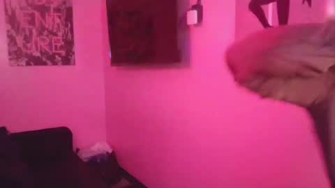 Snapshot of crystalhouse444 chatting on July 6, 2026, 6:32 am crystalhouse444 online show from July 6, 2026, 6:32 am
