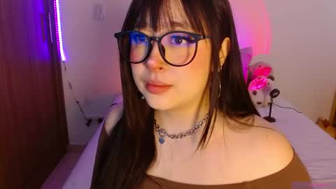 Olivia  online show from May 1, 2026, 1:05 pm