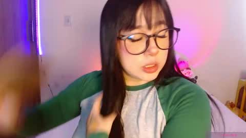 Snapshot of crystalitesq chatting on May 9, 2026, 1:16 pm Olivia online show from May 9, 2026, 1:16 pm