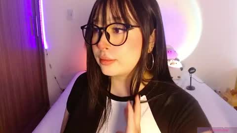 Snapshot of crystalitesq chatting on May 17, 2026, 1:29 pm Olivia online show from May 17, 2026, 1:29 pm