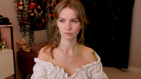 Crystal online show from April 23, 2026, 5:52 am