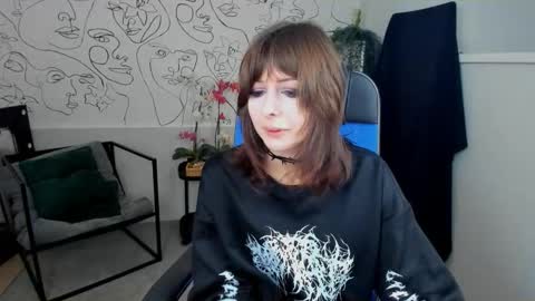 Snapshot of crystallbloom chatting on September 30, 2025, 1:54 am crystallbloom online show from September 30, 2025, 1:54 am