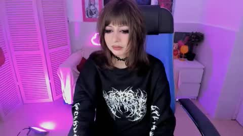 Snapshot of crystallbloom chatting on November 5, 2025, 4:18 pm crystallbloom online show from November 5, 2025, 4:18 pm