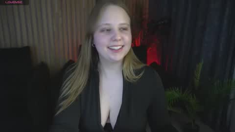 crystallpaws_ online show from February 12, 2026, 6:52 am