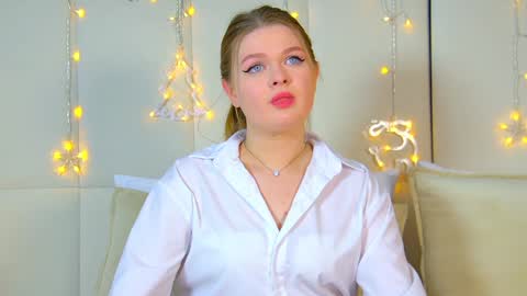 Snapshot of crystallyons chatting on December 22, 2024, 9:22 am Crystal online show from December 22, 2024, 9:22 am