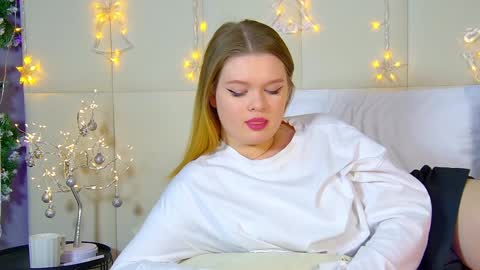 Snapshot of crystallyons chatting on December 22, 2024, 3:33 pm Crystal online show from December 22, 2024, 3:33 pm