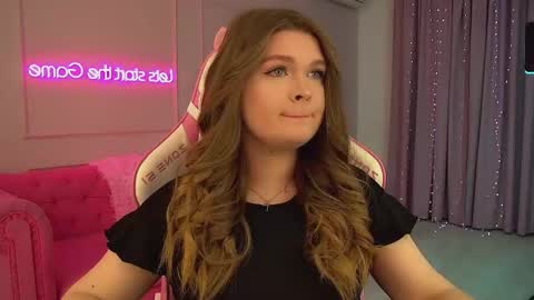 Crystal online show from February 9, 2026, 6:12 pm