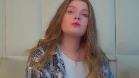 Crystal online show from May 18, 2026, 5:08 pm