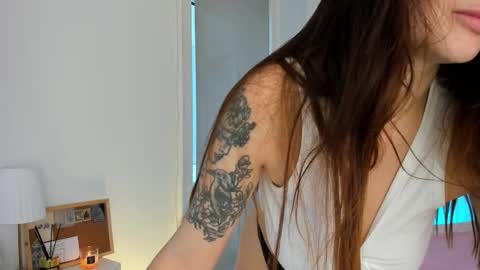 Snapshot of crystalnova_ chatting on November 7, 2025, 12:38 pm Kristina online show from November 7, 2025, 12:38 pm