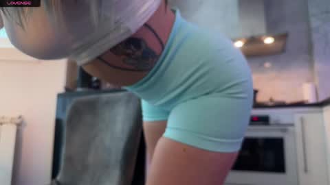 Snapshot of crystalnova_ chatting on April 22, 2026, 11:34 am Kristina online show from April 22, 2026, 11:34 am
