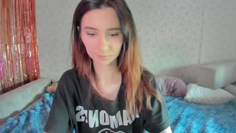 Snapshot of crystalnut chatting on February 5, 2025, 4:48 am Maria online show from February 5, 2025, 4:48 am