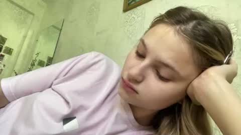 Snapshot of crystalstipp chatting on July 9, 2026, 5:22 am crystalstipp online show from July 9, 2026, 5:22 am