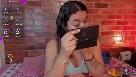 Snapshot of crystalvazquez chatting on March 7, 2025, 10:02 am Soy Crystal online show from March 7, 2025, 10:02 am