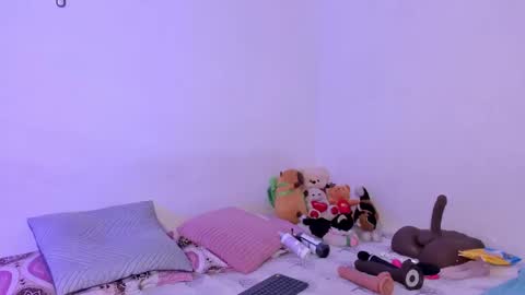 Snapshot of crystalvazquez chatting on October 3, 2025, 12:13 pm Soy Crystal online show from October 3, 2025, 12:13 pm