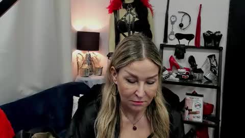 CrystalHotty online show from February 25, 2025, 9:09 am