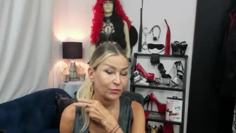 CrystalHotty online show from September 10, 2025, 4:34 am