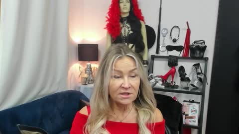 CrystalHotty online show from October 27, 2025, 5:33 am