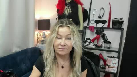 CrystalHotty online show from April 14, 2026, 4:40 am