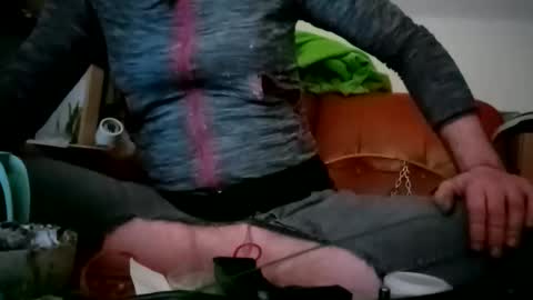 Snapshot of crystelweed chatting on November 3, 2025, 11:26 pm crystelweed online show from November 3, 2025, 11:26 pm