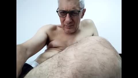Snapshot of cucaio18 chatting on June 11, 2026, 3:15 am BIG UNCUT HARD COCK online show from June 11, 2026, 3:15 am