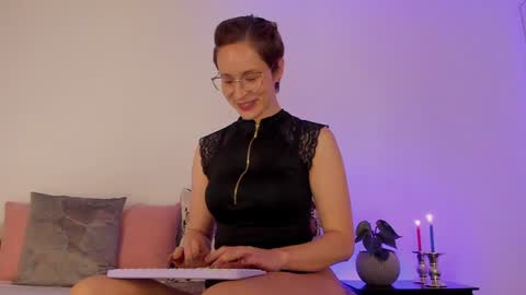 Snapshot of cuddlingbunnny chatting on January 6, 2025, 4:55 pm Leonela online show from January 6, 2025, 4:55 pm