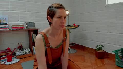 Snapshot of cuddlingbunnny chatting on January 18, 2025, 3:38 pm Leonela online show from January 18, 2025, 3:38 pm