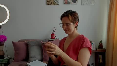 Snapshot of cuddlingbunnny chatting on January 19, 2025, 4:36 pm Leonela online show from January 19, 2025, 4:36 pm