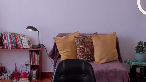 Snapshot of cuddlingbunnny chatting on February 7, 2025, 1:53 pm Leonela online show from February 7, 2025, 1:53 pm