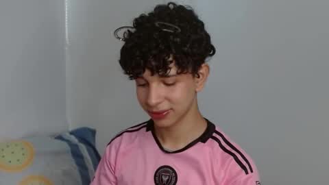 Cuddly online show from December 4, 2024, 4:27 pm