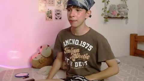Snapshot of cuddly_twinkie chatting on June 5, 2026, 7:41 pm Cuddly online show from June 5, 2026, 7:41 pm